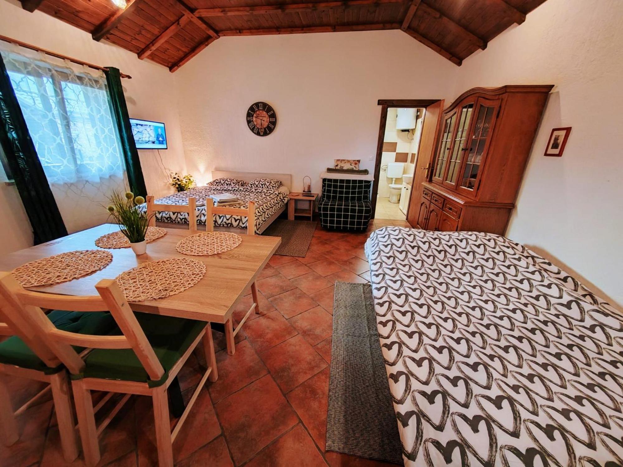 Studio Apartman Buteo Jastrebarsko Εξωτερικό φωτογραφία
